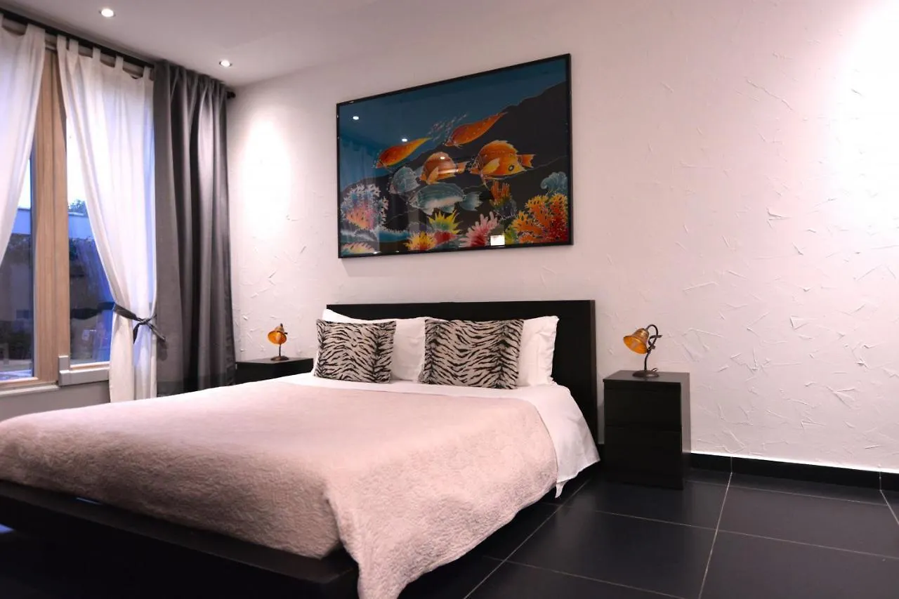 Apartment Suite Mimosa Con Piscina - Affitti Brevi Italia Sirmione Italy